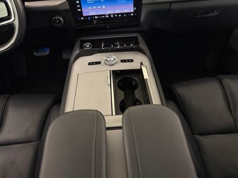Used 2025 Lincoln Navigator Reserve AWD/4WD image 17
