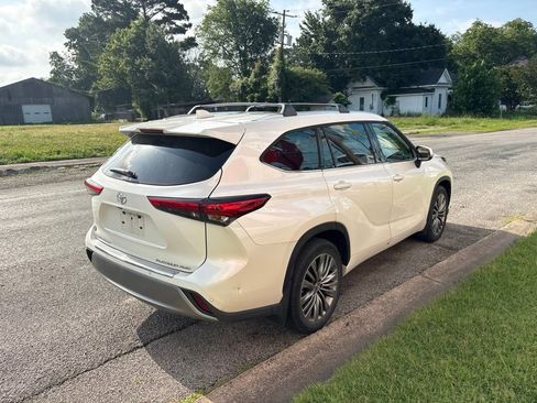Used 2021 Toyota Highlander Platinum AWD/4WD image 7