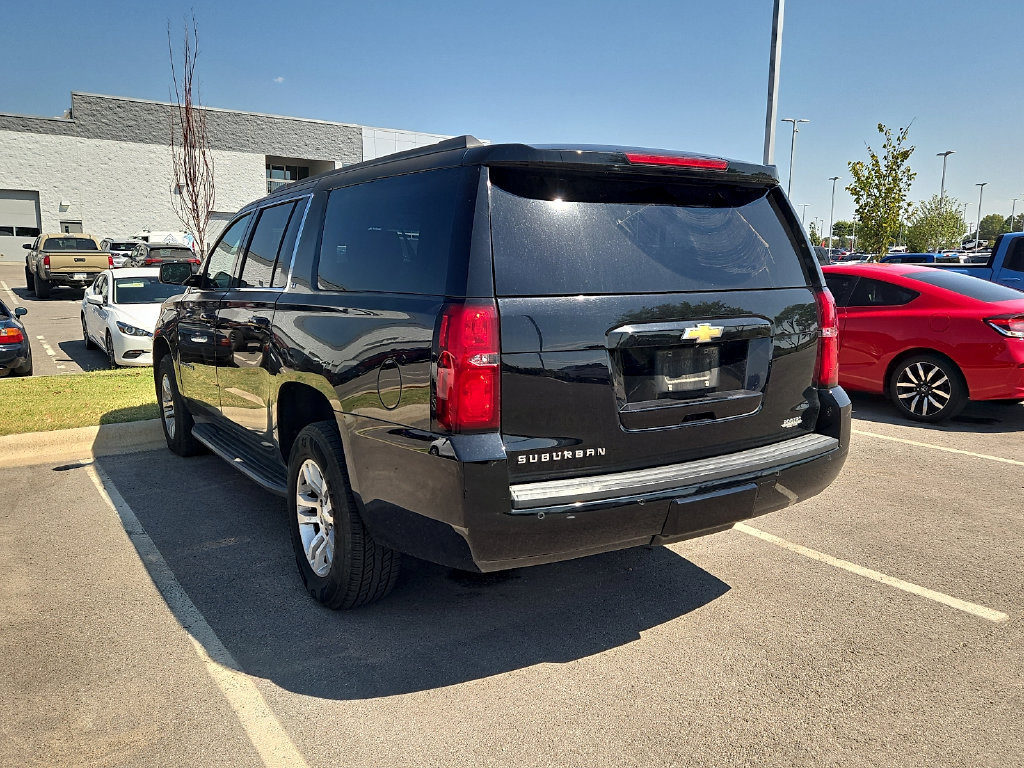 Used 2016 Chevrolet Suburban LT w/ Luxury Package AWD/4WD image 2