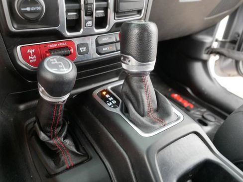 Used 2018 Jeep Wrangler Unlimited Rubicon AWD/4WD image 32