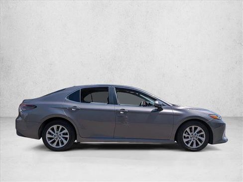 Used 2021 Toyota Camry LE FWD image 4