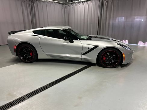 Used 2018 Chevrolet Corvette Stingray Coupe RWD image 8