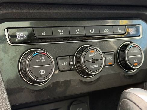 Used 2018 Volkswagen Tiguan SE w/ Panoramic Sunroof Package image 37