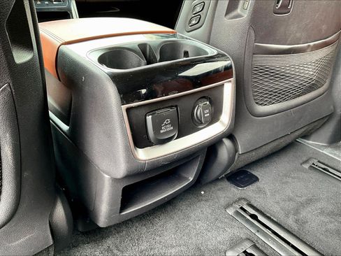 Used 2024 Kia Carnival SX Prestige FWD image 10