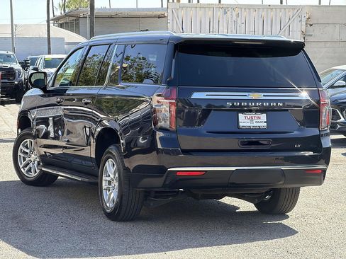 Used 2024 Chevrolet Suburban LT RWD image 7