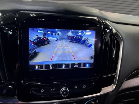 Used 2023 Chevrolet Traverse Premier FWD image 14