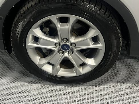 Used 2014 Ford Escape Titanium w/ Equipment Group 401A FWD image 9