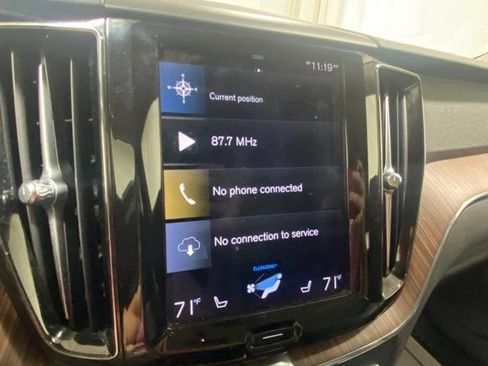 Used 2021 Volvo XC60 T5 Momentum w/ Premium Package AWD/4WD image 18