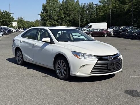 Used 2017 Toyota Camry XLE FWD image 1