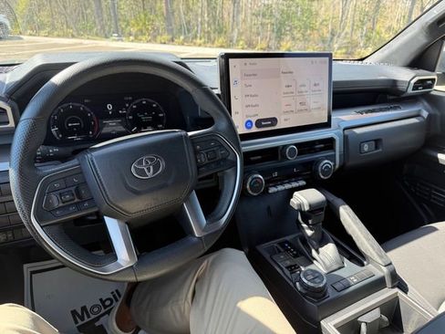 Used 2025 Toyota Tacoma TRD Off-Road image 6