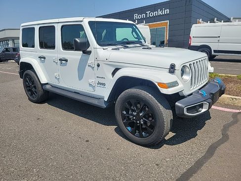 Used 2023 Jeep Wrangler Unlimited Sahara w/ Dual Top Group AWD/4WD image 7