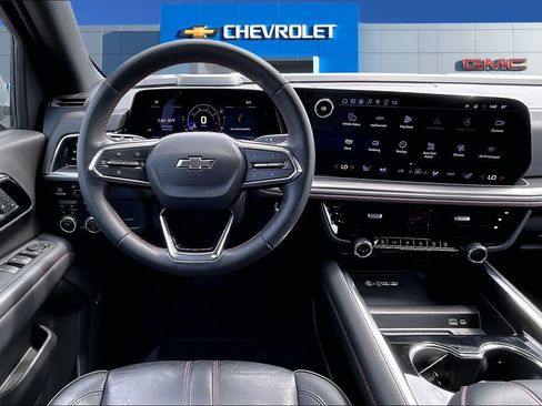 Used 2025 Chevrolet Suburban RST w/ Comfort Package image 8