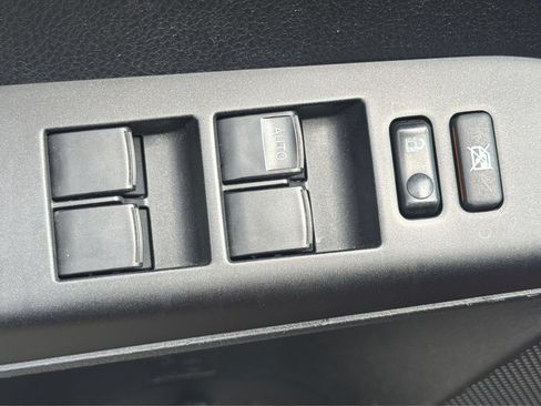 Used 2017 Toyota RAV4 LE FWD image 31