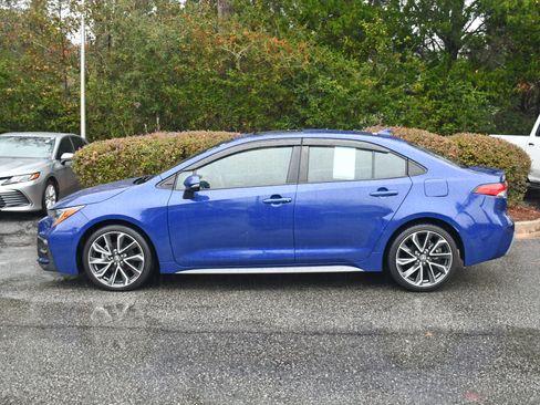 Used 2022 Toyota Corolla SE w/ SE Premium Package image 2