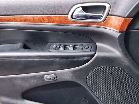 Used 2013 Jeep Grand Cherokee Limited w/ Luxury Group II image 6