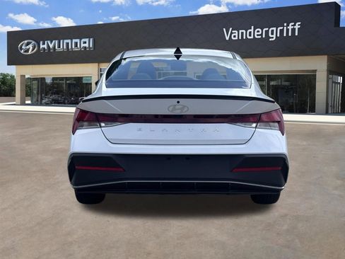 Used 2025 Hyundai Elantra Sport FWD image 9