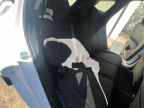 Used 2025 Kia Sportage LX image 34