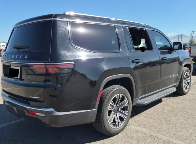 Used 2022 Jeep Wagoneer Series III w/ Convenience Group I AWD/4WD image 4