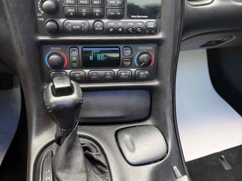 Used 2002 Chevrolet Corvette Coupe w/ Preferred Equipment Group2 RWD image 22