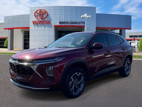 Used 2025 Chevrolet Trax LT w/ Driver Confidence Package FWD image 5