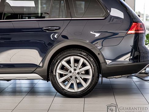 Used 2017 Volkswagen Golf Alltrack AWD/4WD image 8