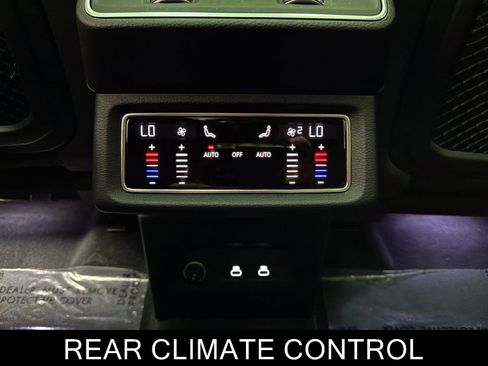 Used 2022 Audi e-tron Premium w/ Convenience Plus Package image 17