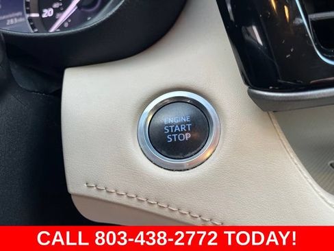 Used 2020 Toyota Highlander XLE FWD image 23