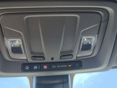 Used 2021 Chevrolet Silverado 2500 Custom w/ Custom Value Package image 17