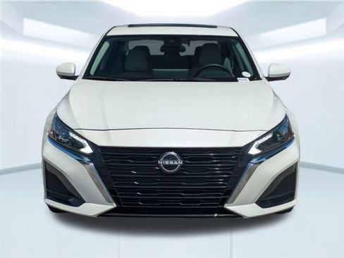 Used 2024 Nissan Altima 2.5 SL FWD image 11