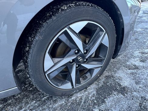 Used 2021 Hyundai Elantra Limited image 8