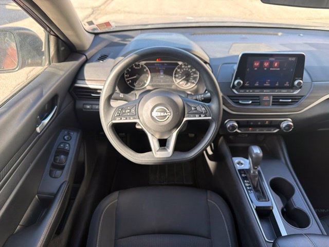 Used 2025 Nissan Altima 2.5 SV FWD image 16
