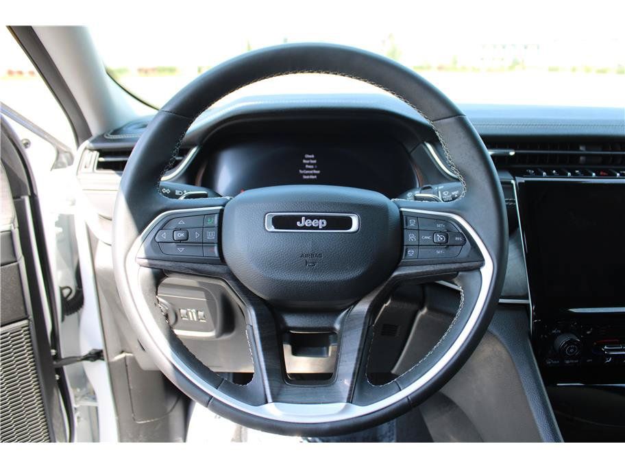 Used 2023 Jeep Grand Cherokee L Limited w/ Trailer Tow Group (B) AWD/4WD image 17