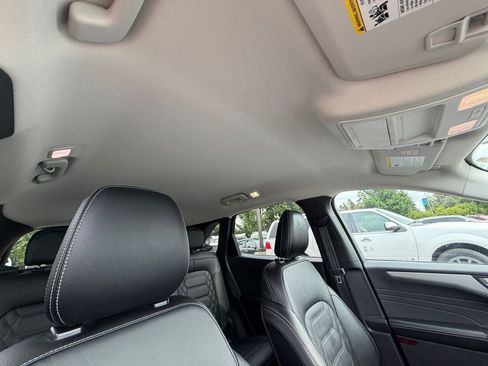 Used 2023 Ford Escape Platinum w/ Premium Technology Package AWD/4WD image 27