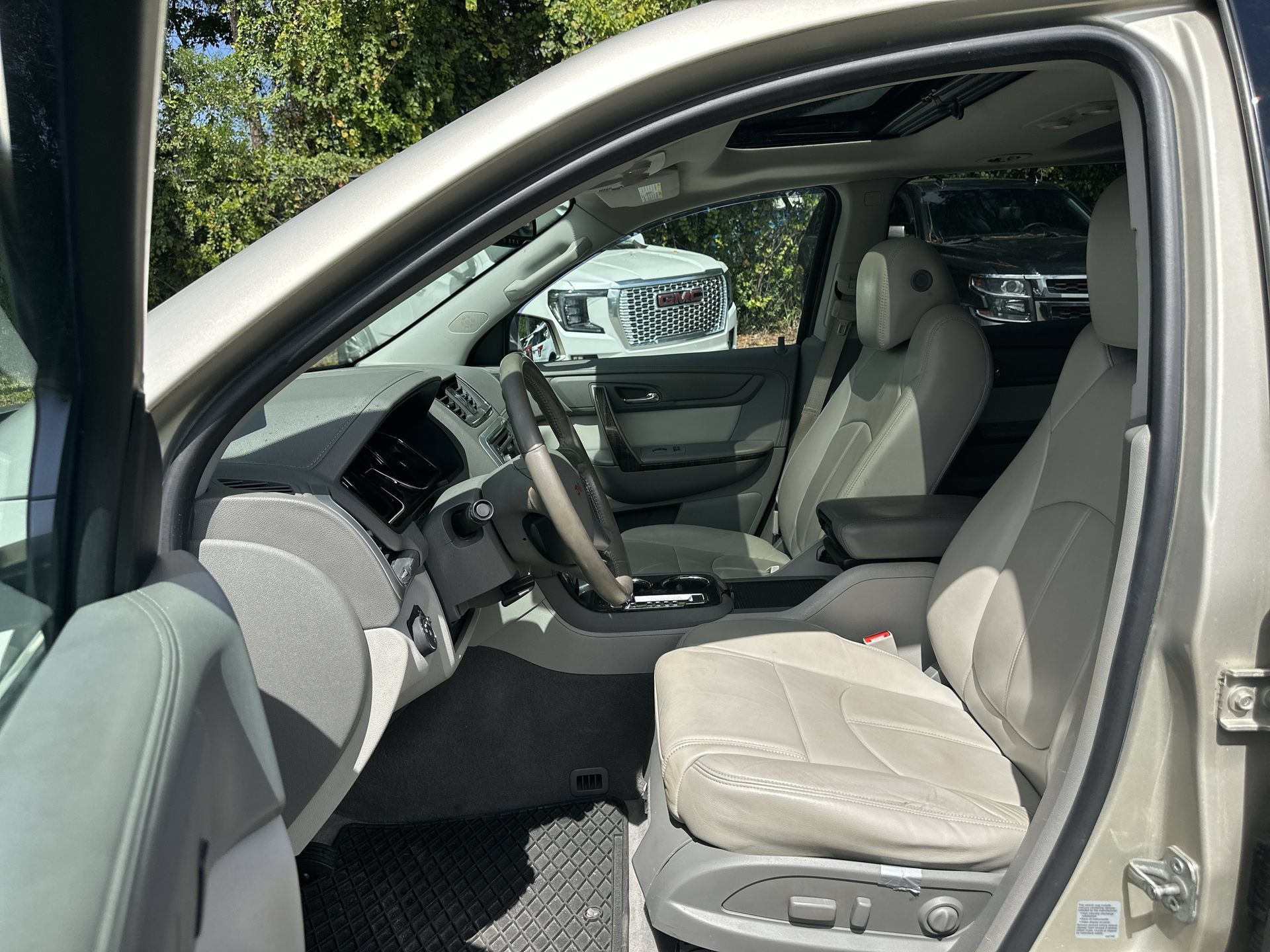 Used 2014 GMC Acadia SLT AWD/4WD image 2