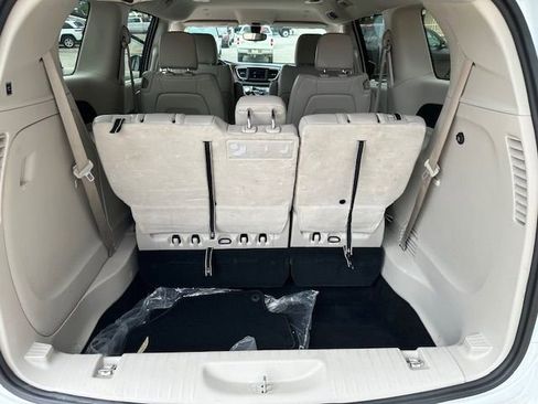 Used 2021 Chrysler Voyager Lxi image 20