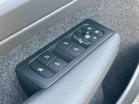 New 2026 Volvo XC40 B5 Plus w/ Protection Package Premier image 19