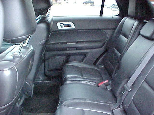 Used 2014 Ford Explorer XLT w/ Equipment Group 202A AWD/4WD image 13