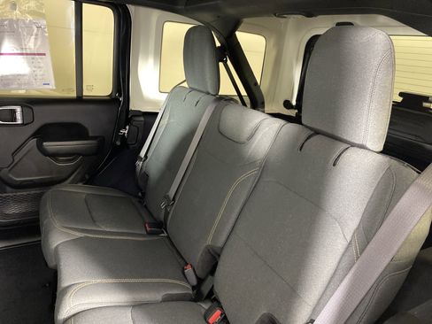 Used 2024 Jeep Wrangler Unlimited Sport AWD/4WD image 30