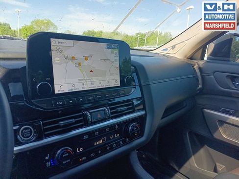 Used 2023 Nissan Pathfinder Platinum AWD/4WD image 11