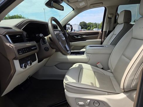 Used 2023 GMC Yukon Denali RWD image 5
