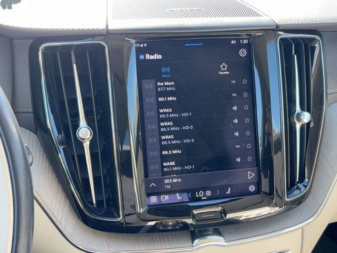 Certified 2023 Volvo XC60 B5 Ultimate w/ Protection Package Premier image 24