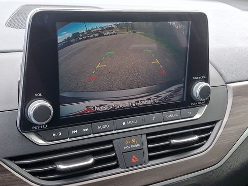 Used 2024 Nissan Altima 2.5 SV FWD image 18