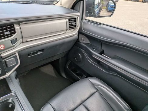 Used 2024 Ford Expedition Max XLT RWD image 16