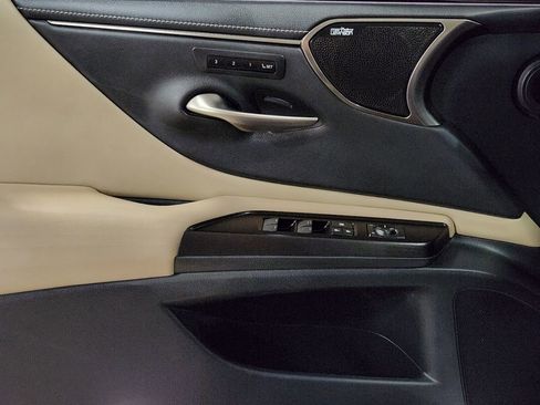 Used 2019 Lexus ES 300h Ultra Luxury w/ Accessory Package 2 FWD image 35