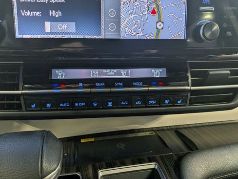 Certified 2023 Toyota Sienna Platinum image 19