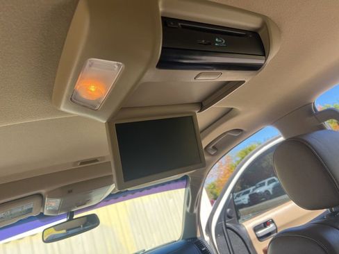 Used 2014 Toyota Sequoia Platinum image 40