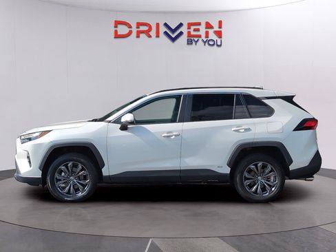 Used 2022 Toyota RAV4 XLE Premium AWD/4WD image 2