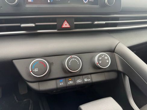 Used 2023 Hyundai Elantra SE w/ Preferred Accessory Package FWD image 31