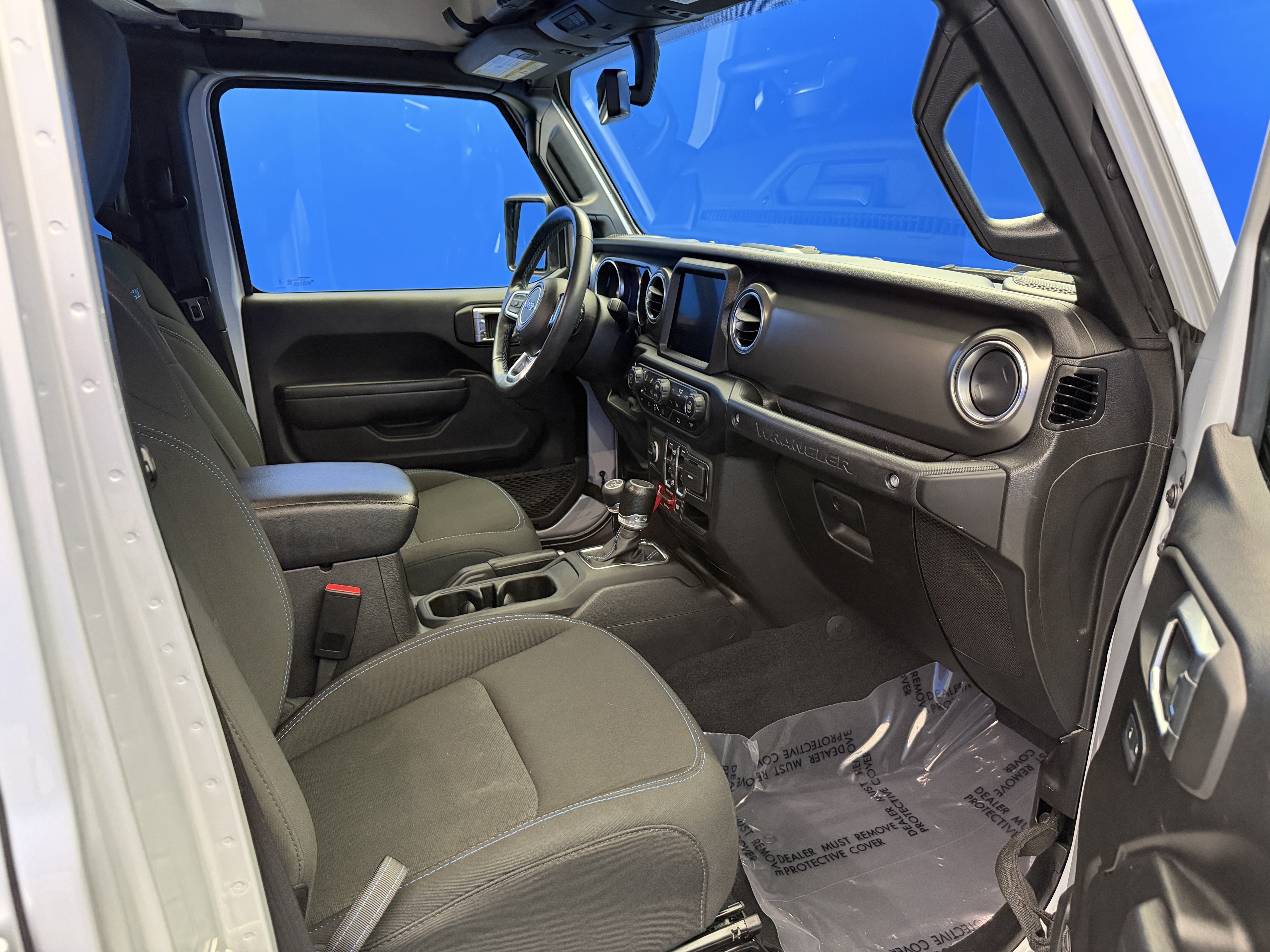 Used 2023 Jeep Wrangler Unlimited Rubicon 4xe w/ Cold Weather Group AWD/4WD image 24