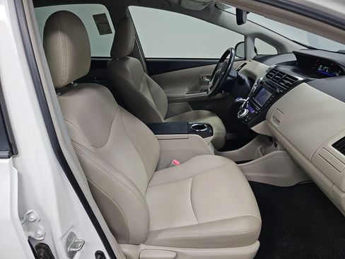 Used 2014 Toyota Prius V Five FWD image 6